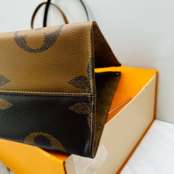 Louis Vuitton Onthego GM Tote - Picture 10 of 14